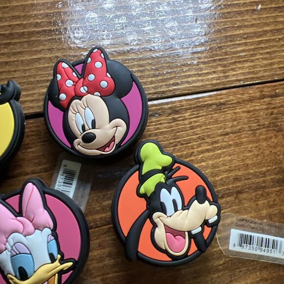(5) NWT Disney Shoe Charms For Crocs Minnie Mouse Goofy Donald Daisy Authentic - Picture 4 of 9